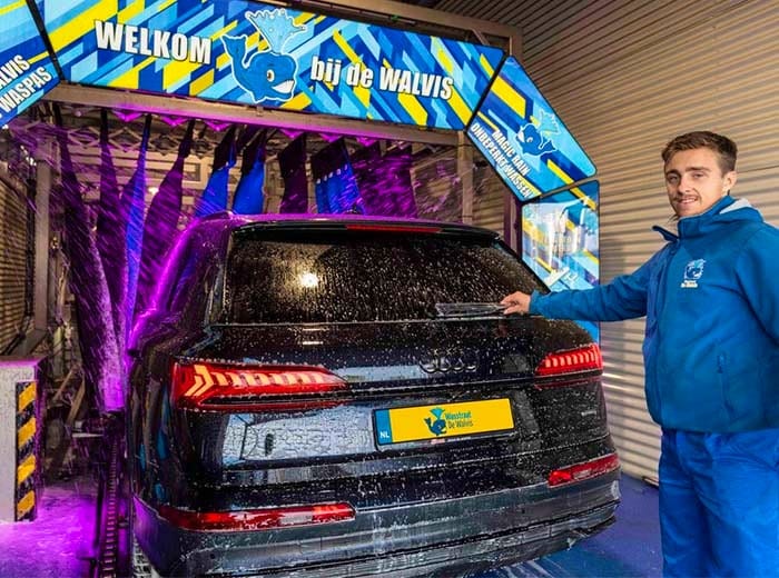 Wasbeurt bij Wasstraat de Walvis