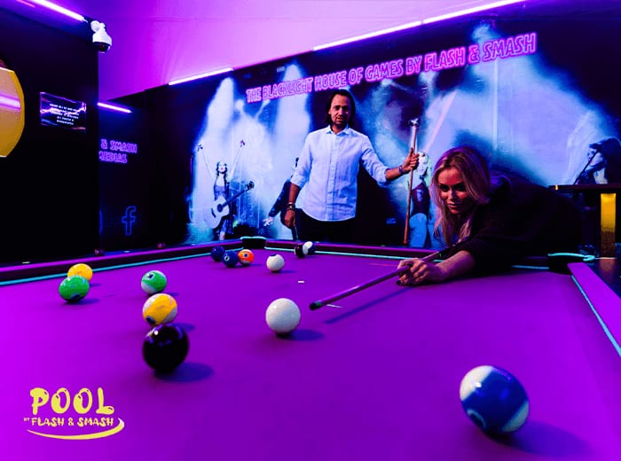 Blacklight Pool bij Flash & Smash