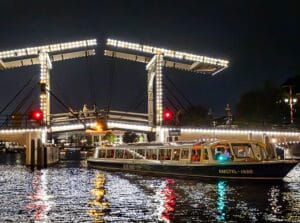 Rondvaart Amsterdam Light Festival + evt. snackbox (90 min)