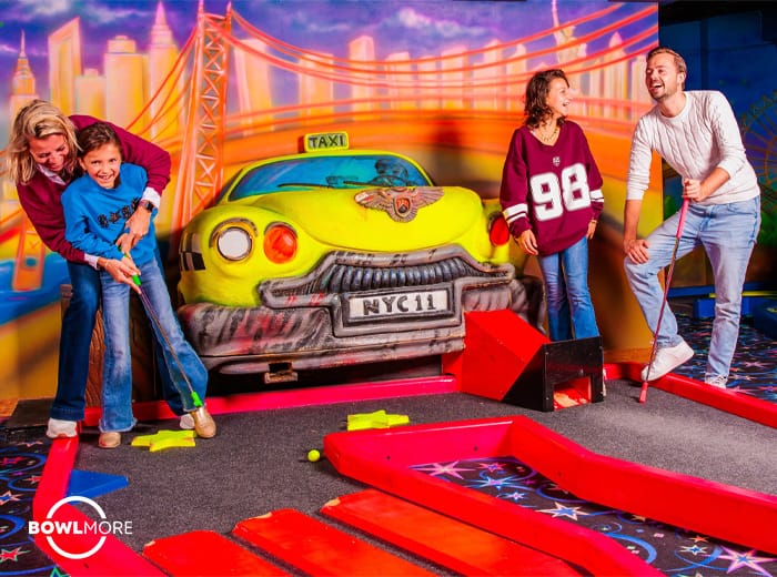 Glow in the Dark Minigolf bij Bowlmore Dordrecht