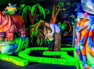 Leukste dagje uit! 22 Glow in the dark Minigolf bij Jungle Goolfy