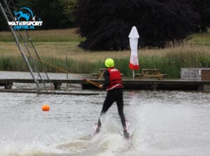 Leukste dagje uit! 20 1 uur waterskiën + patat met saus bij Watersportcentre Veendam