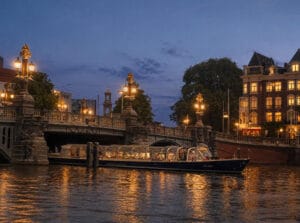 Leukste dagje uit! 10 Avondrondvaart door Amsterdam (75 minuten)